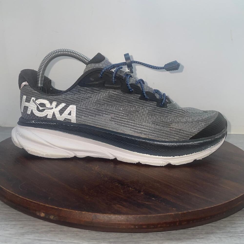 Hoka One One Clifton 9 Black White Running Shoes Youth Size 7 MD 1131170BWHT